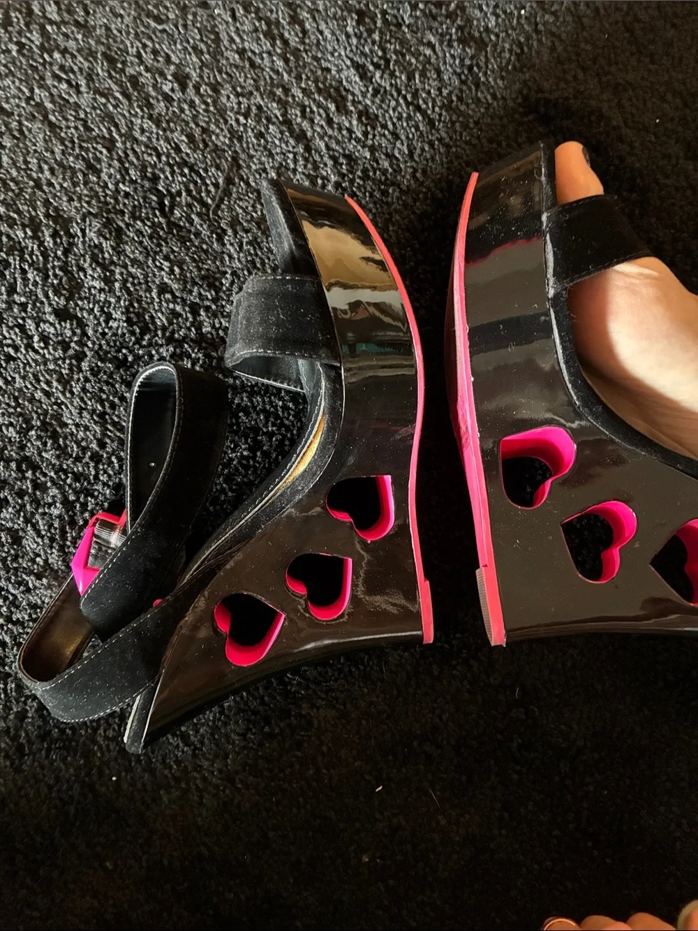 Shiekh Black & Hot Pink Cutout Heart Patent Wedge Sandals Wrap Strap - Womens 10